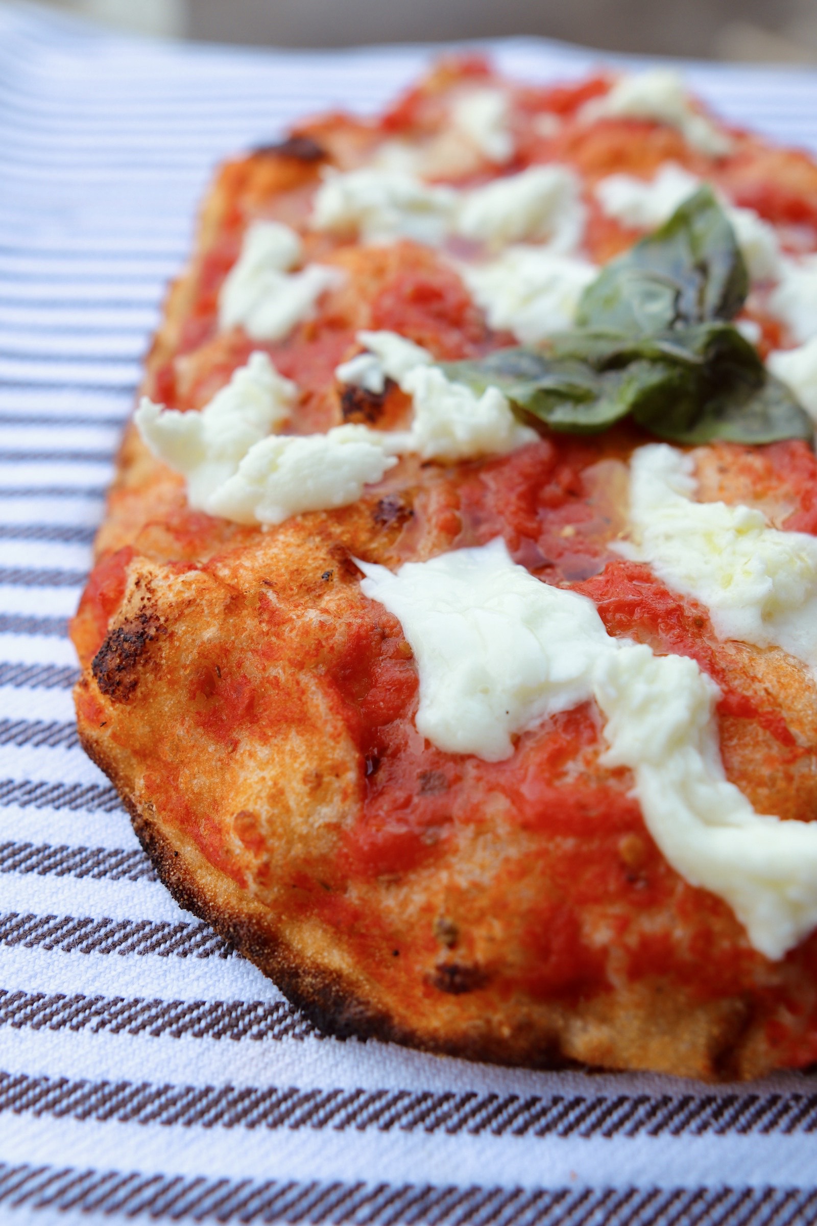 la ricetta della pizza al germe di grano realizzata con la farina GranEssere GustoFibra N°4 integrata con germe di grano